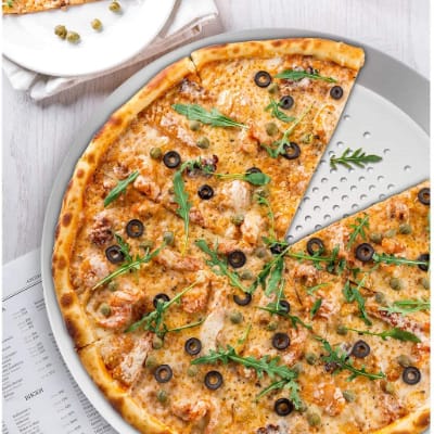 Perforated aluminum pizza pan
