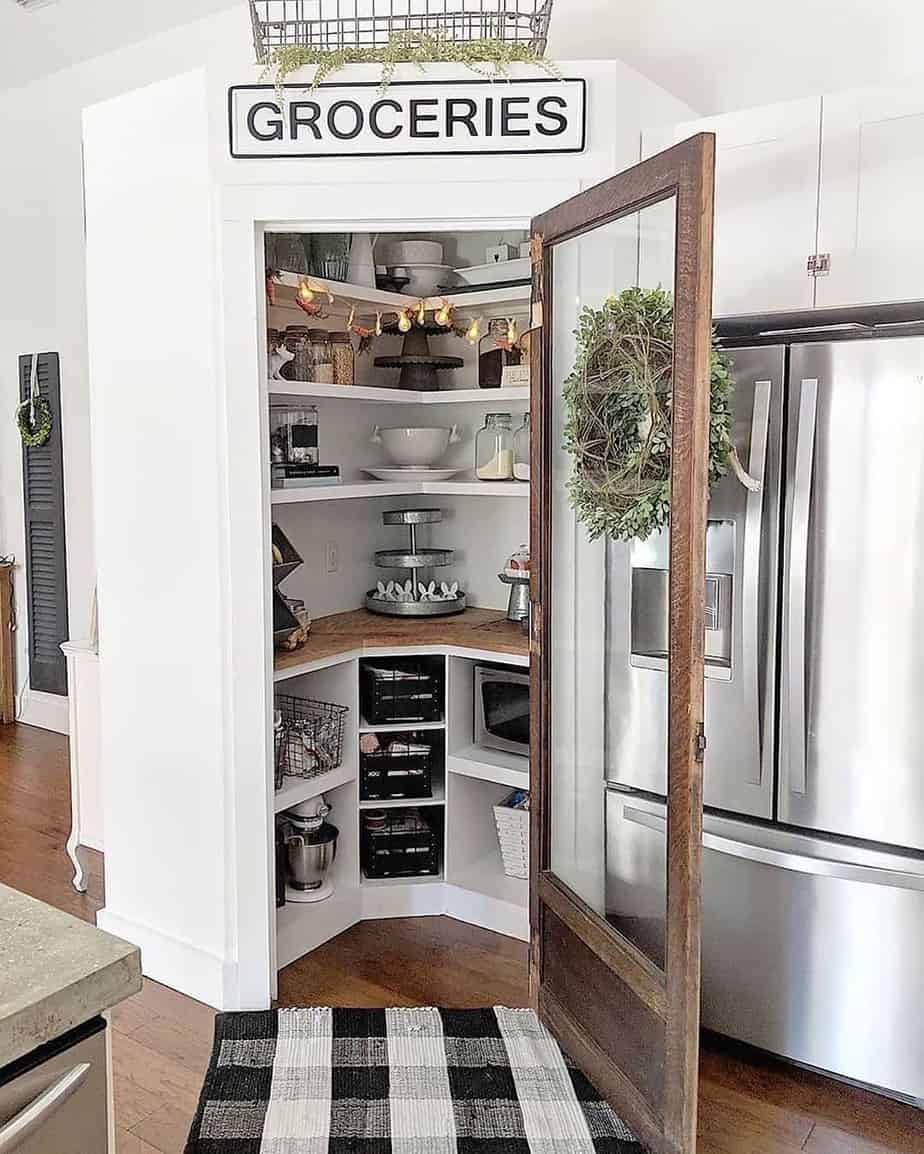 corner pantry
