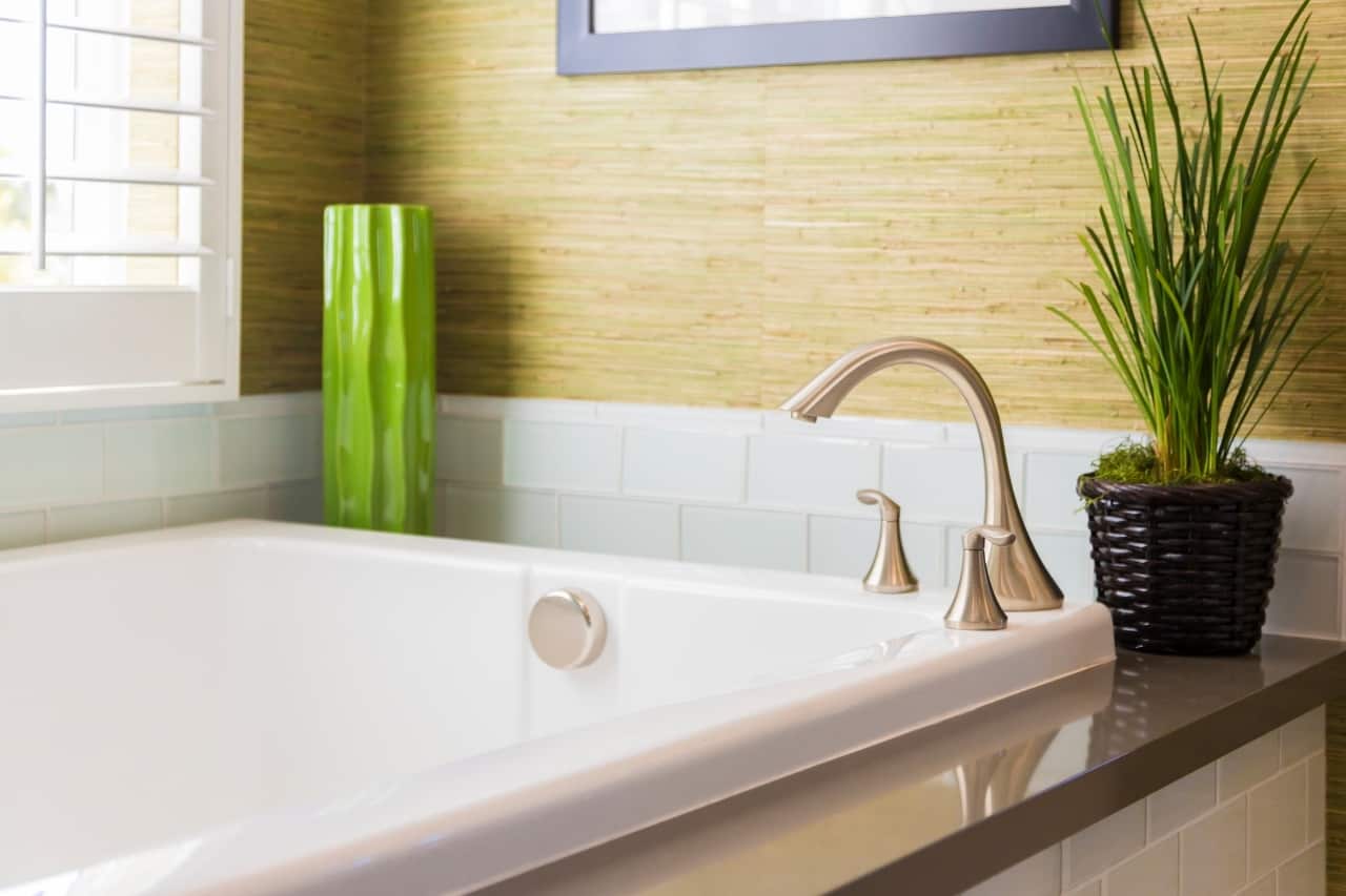 How Much Water Does A Bathtub Hold
