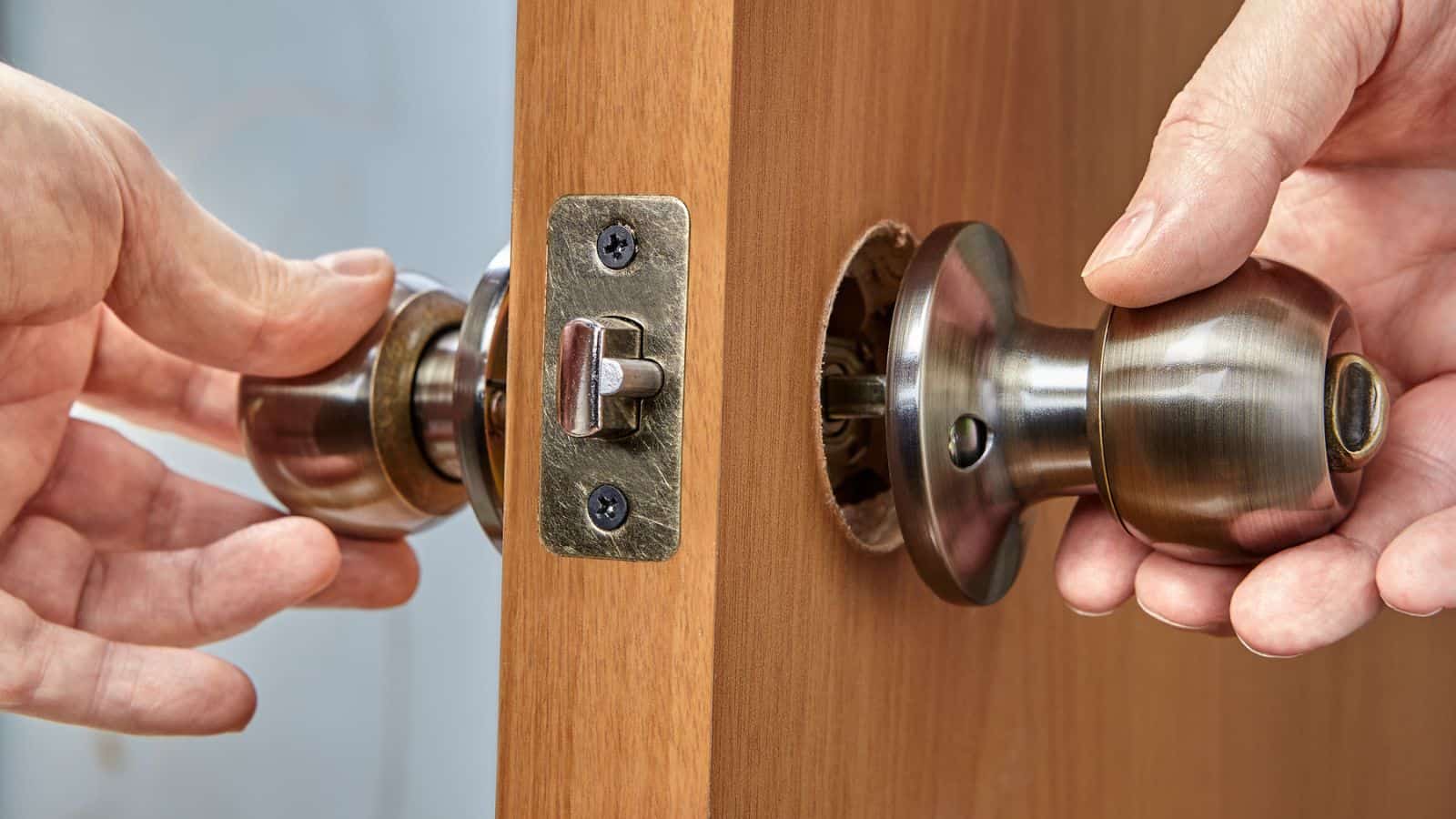 Repair or replacement of an old doorknob