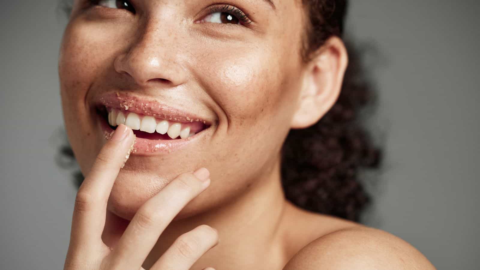 homemade lip scrub with vaseline