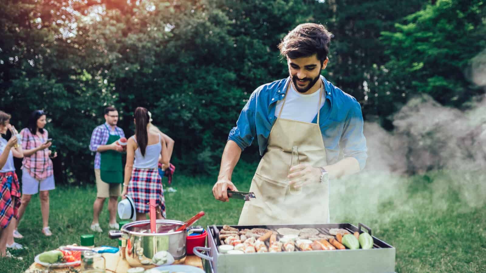 tips to host a successful backyard barbecue