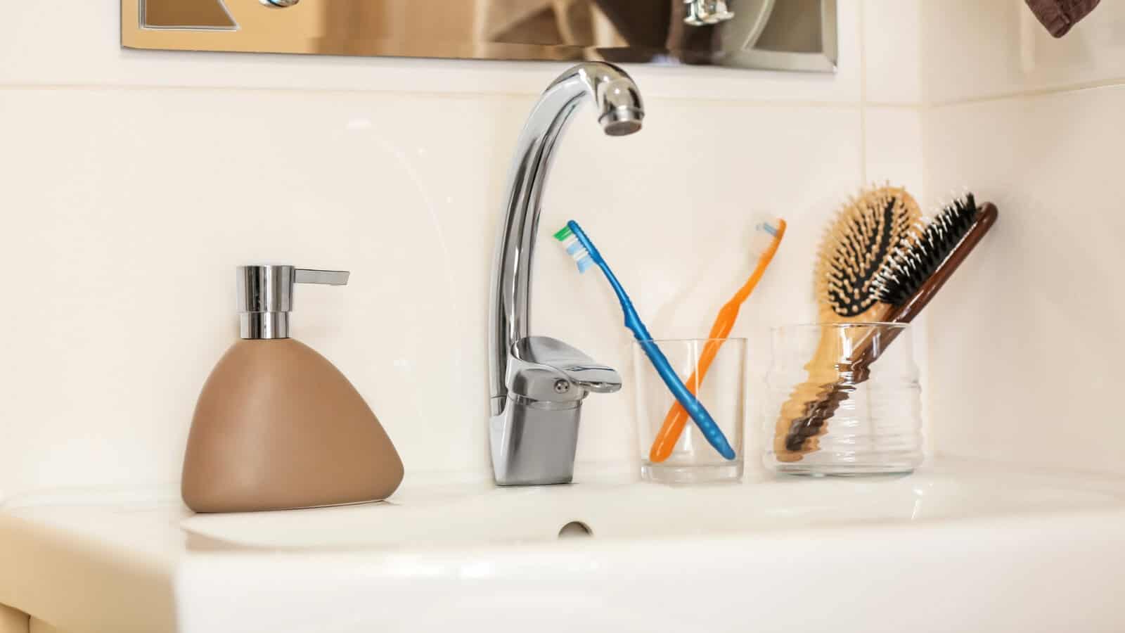things you can wash in a dishwasher - tooth brush
