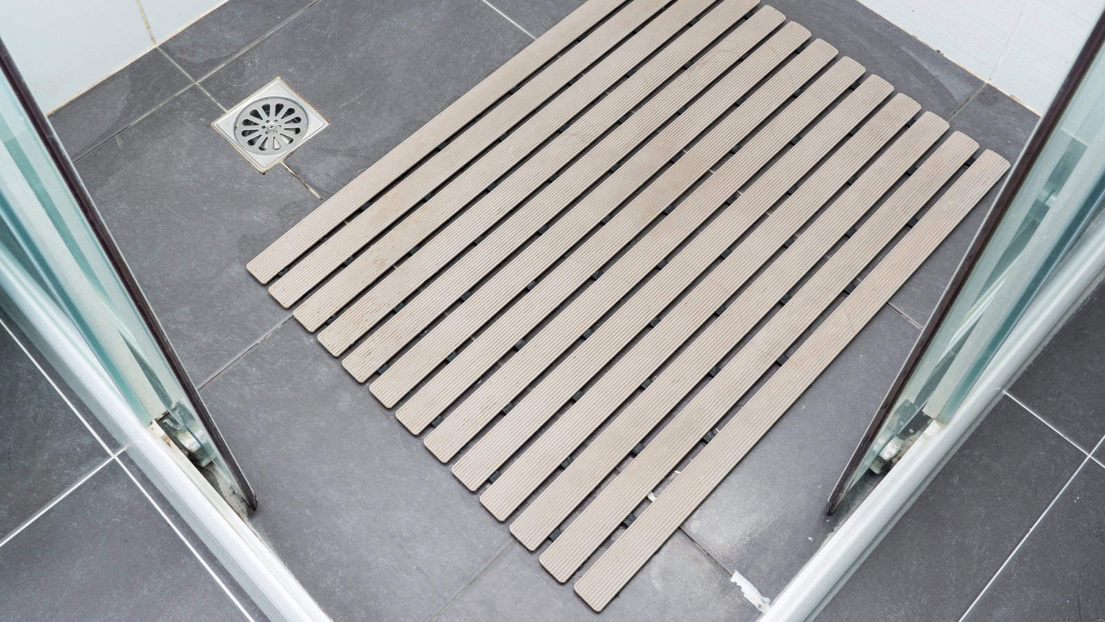 things you can wash in a dishwasher - shower mats