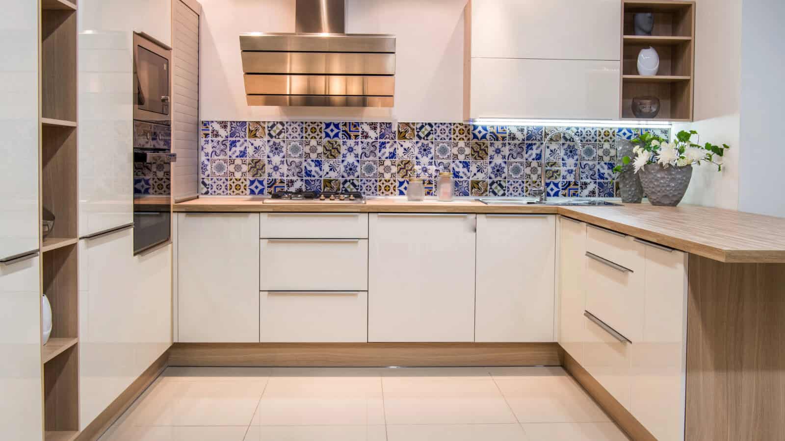 Eclectic decor style in the kitchen