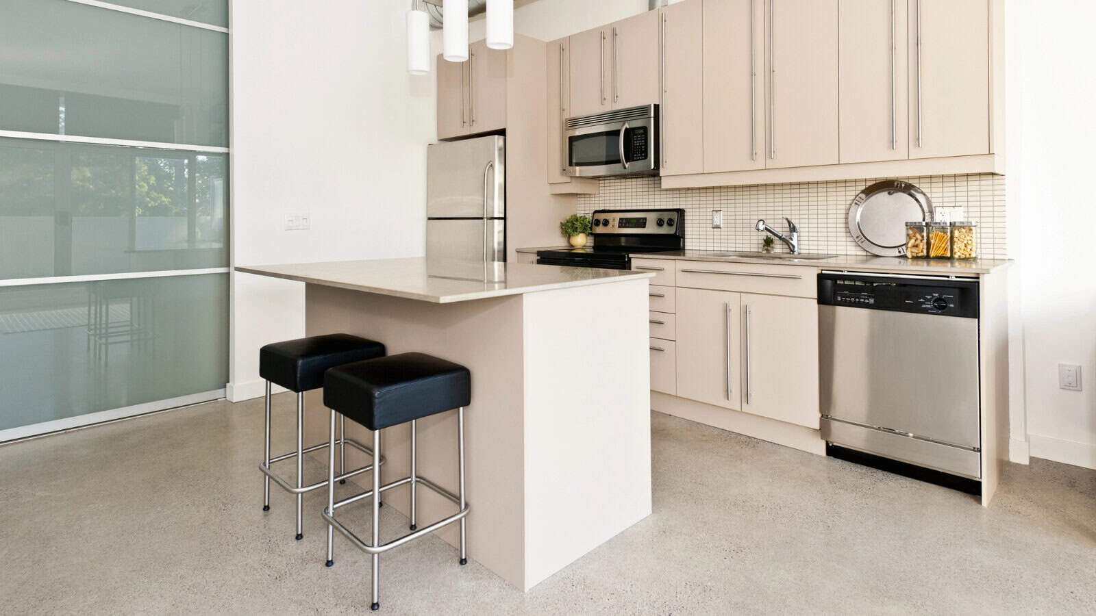 backless stools